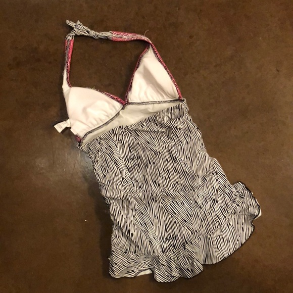 ⭐️⭐️3/$25⭐️⭐️Kenneth Cole Reaction swimsuit Small - Picture 3 of 4